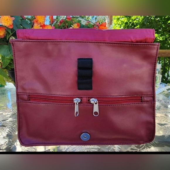 WILSON'S RED LEATHER PURSE - Picture 8 of 9